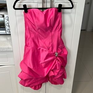 Cache woman’s strapless dress size 4, hot pink with rhinestone pin embellishment